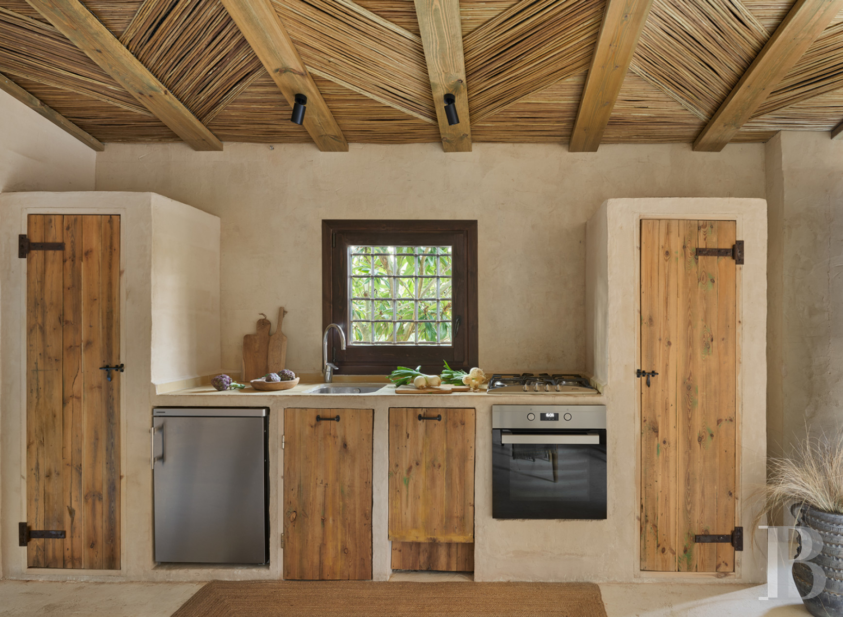 En Catalogne, dans l’arrière-pays de l’Empordà,  une vaste « masia » rénovée en plusieurs maisons - photo  n°22